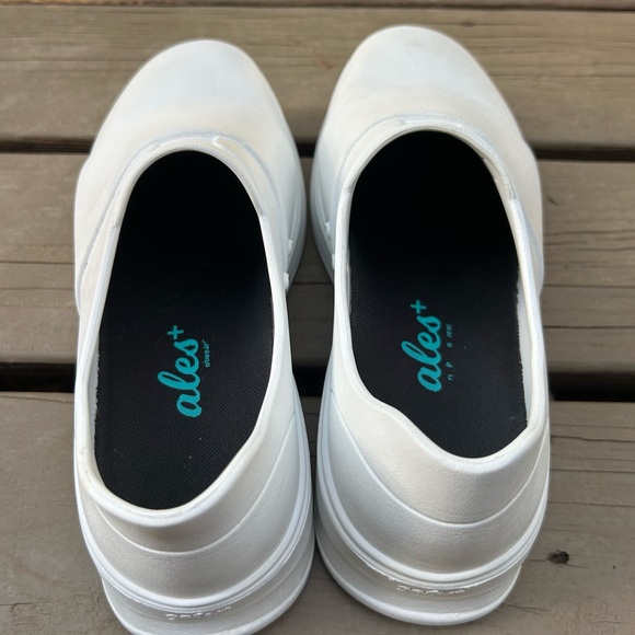 Gales Frontline Nurse Shoes | Unisex M11 W13 | Slip Resistant, Waterproof SlipOn - Picture 8 of 9